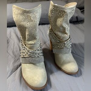 WOMEN'S NOT RATED HOLLOW OUT BRING BACK SPRING BOOT from BUCKLE